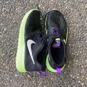 Nike Roshe One Flight Weight 'Black Ghost Green'